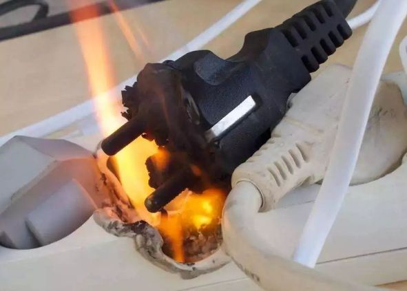 電熱鍋起火原因深度剖析：質(zhì)量問題還是操作失誤？